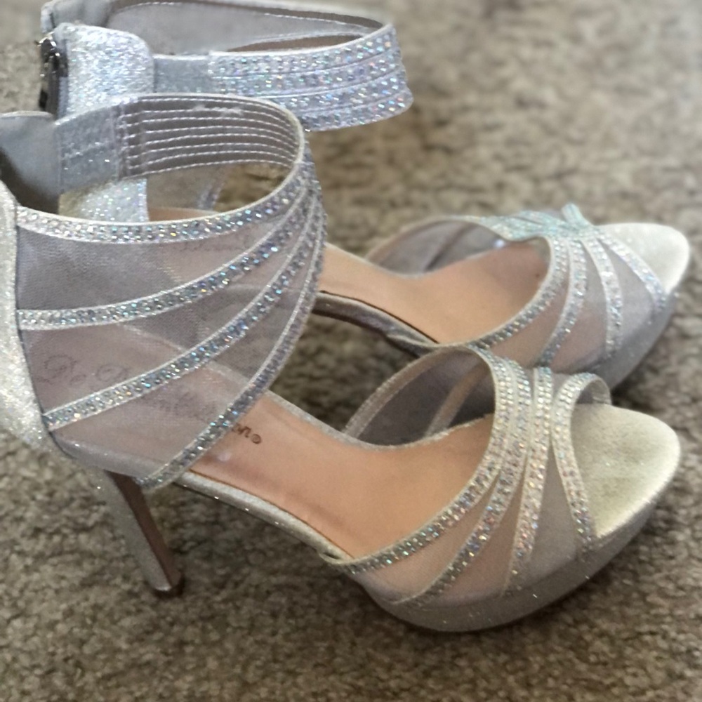 De Blossom collection size 8/1/2 slightly used
